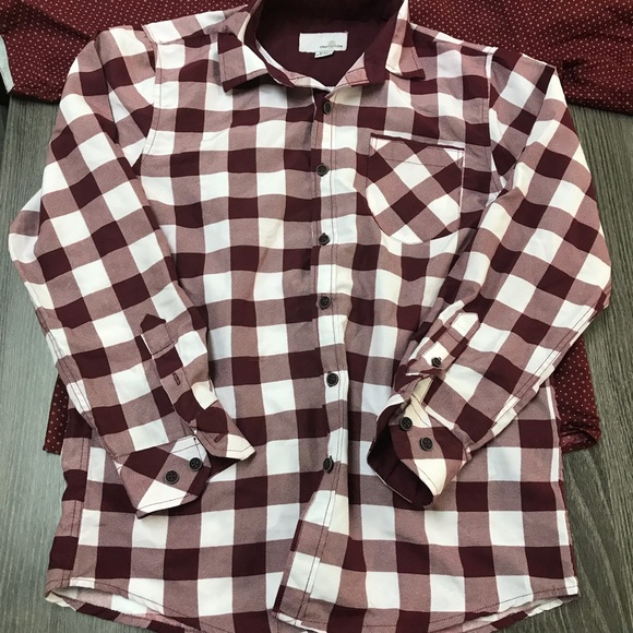 Button downs - Picture 4 of 7